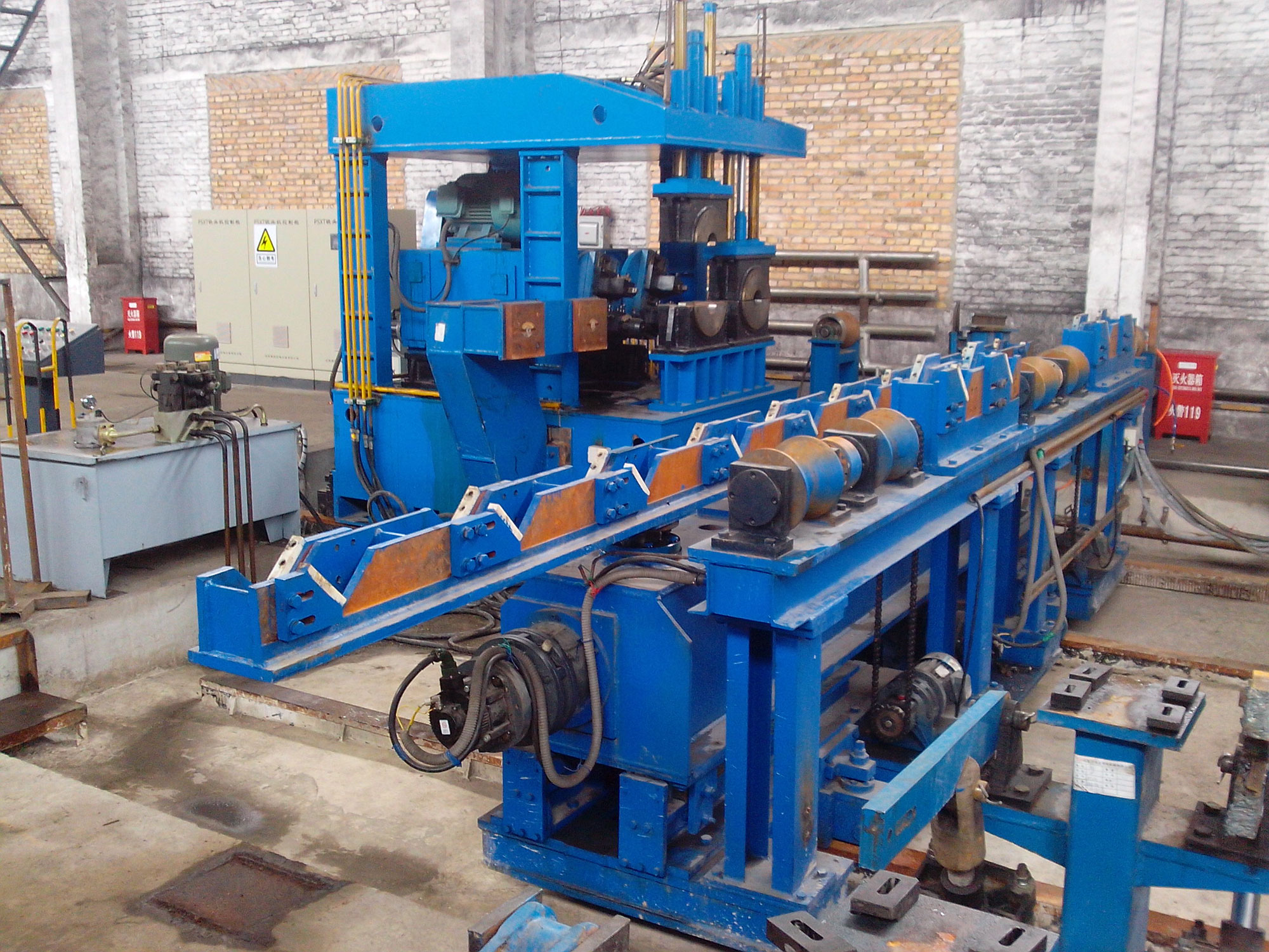 焊管輔助設(shè)備：適應(yīng)性強，應(yīng)對各種焊管需求